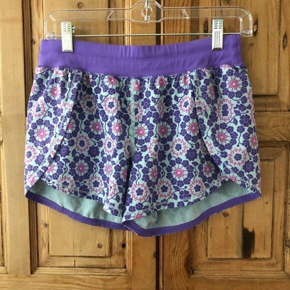 Lululemon Size 6 Run: Breeze By Short Twiggy Printed Power Purple Retro Athletic - Picture 1 of 4